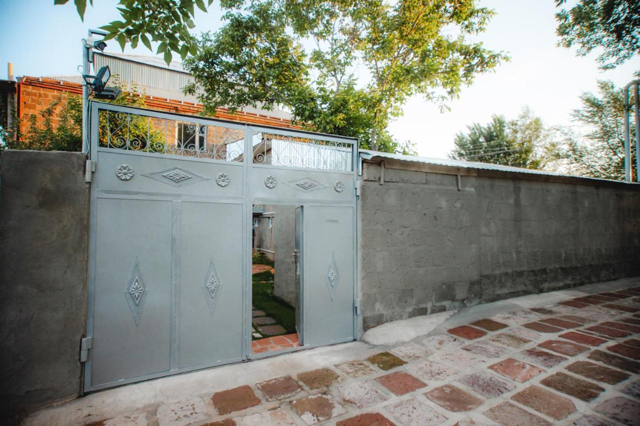 Mkhitaryan Guest House Gjoemri Buitenkant foto